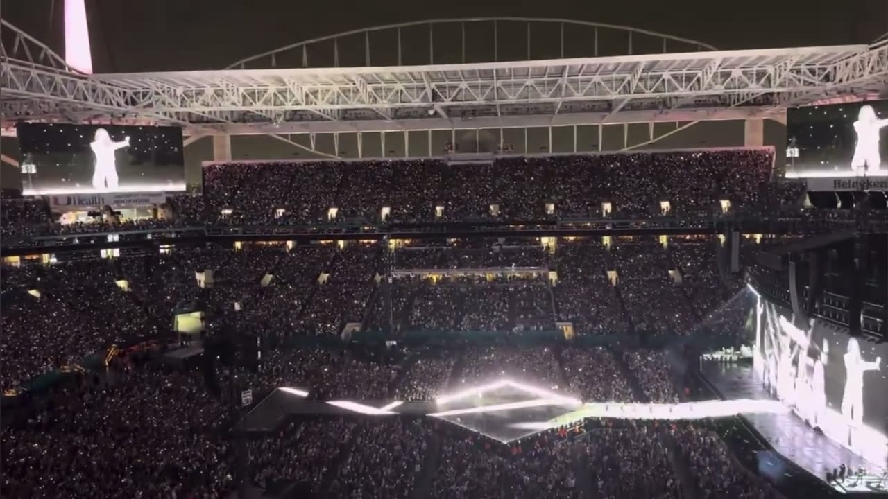 Taylor swift - I can do it with a broken heart ( the eras tour Miami night 2
