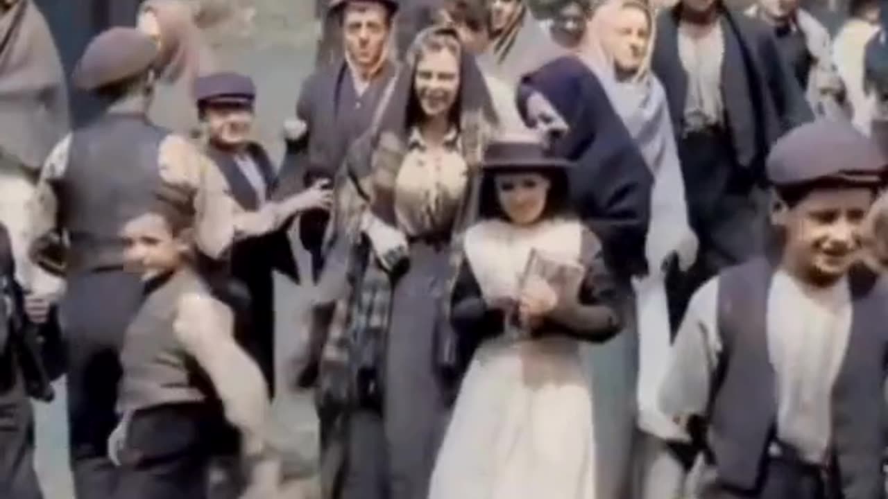 💪 Laborers of 1901 – The Backbone of History!