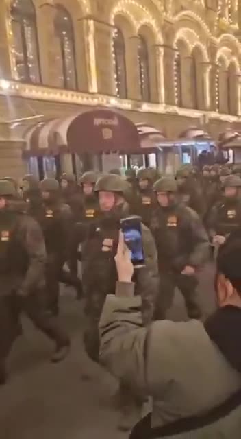 Frontline Soldiers Take Part in Victory Day Parade — Crowd Cheers Loudly!