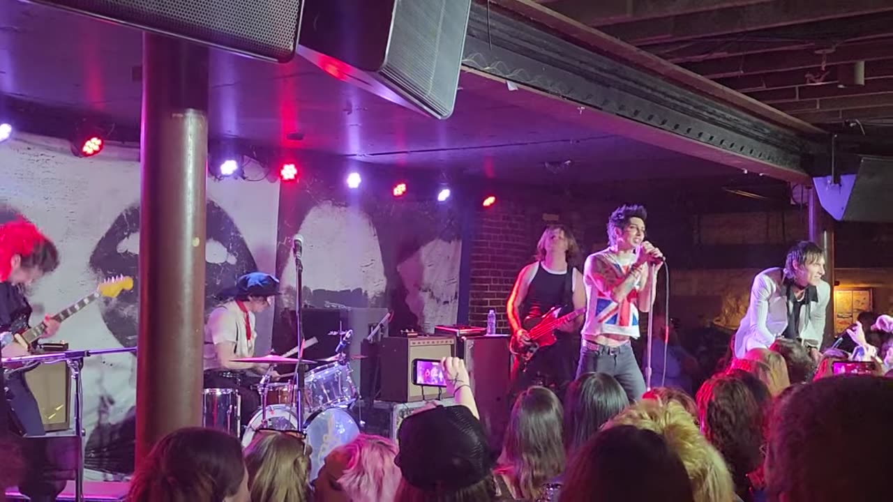 Palaye royale ( live)