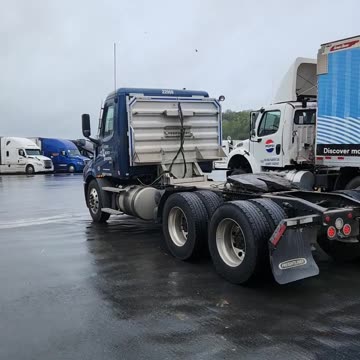 DOES ANYONE HAVE COMMON SENSE #ourtruckinglife #atruckerslife #truckdriver #reallifetruckers