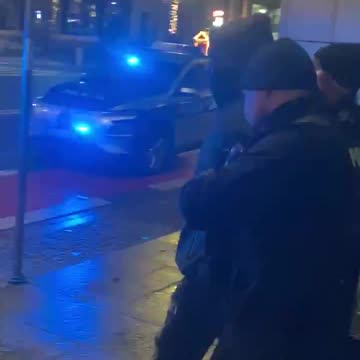 ‼️PILNE‼️ WARSZAWA. Północ. MCDonald's, ul. Swietokrzyska. Policja zawija sub saharan.