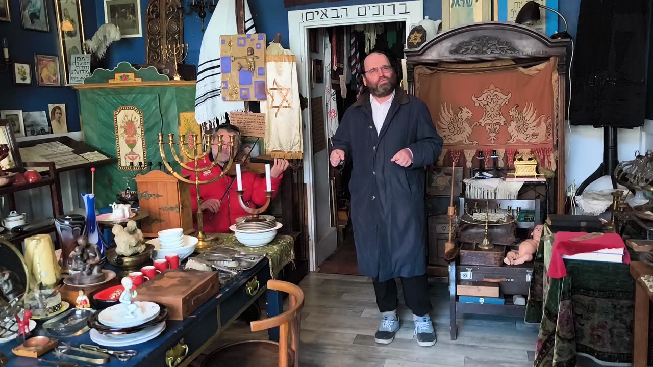 Rabbi Ginsburg's "Wake Up" song, in Hebrew & Polish