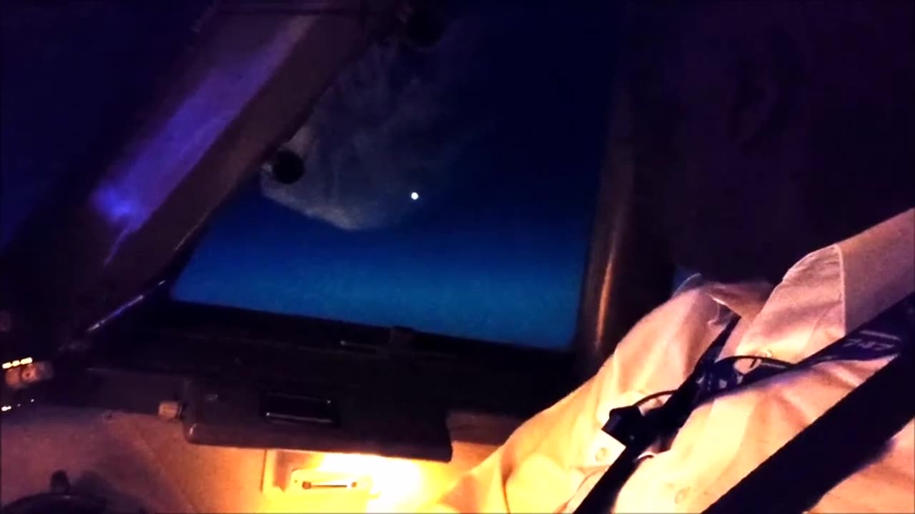 Un OVNI filmé par des pilotes de ligne...