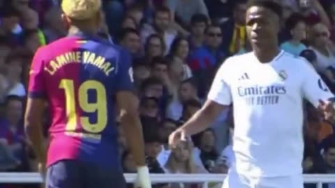 Vinicius looking after Lamine Yamal 🤝🏽