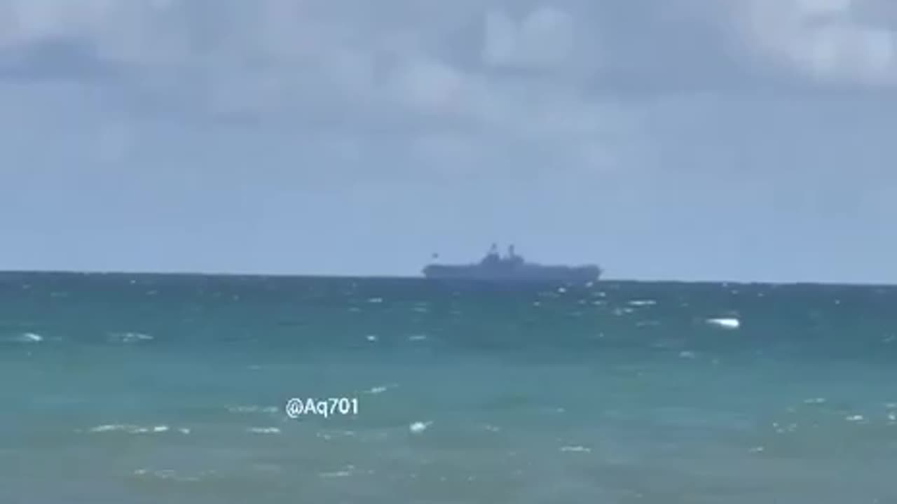 — 🇺🇸/🇻🇪/🇵🇷 WATCH: A view of the USS Iwo Jima (LHD-7) Wasp-class Amphibious Assault Ship, anchored off the coast of Puerto Rico near Venezuela