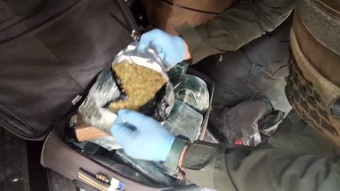 Hallazgo de droga en una maleta