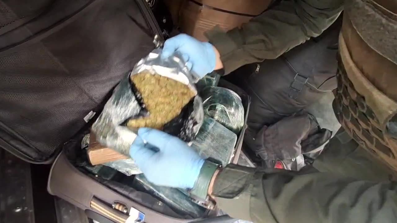Hallazgo de droga en una maleta