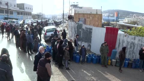 Palestinians line up for cooking gas as tensions lead to shortage