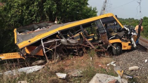 Horror on Tracks: School Bus Hit by Train in Tamil Nadu, 2 Children Dead, Others Critical
