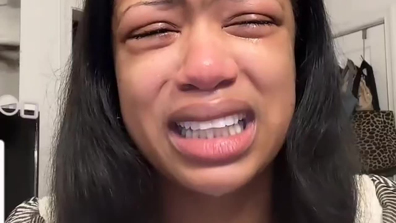 NOT APPLICABLE ARIELLE HAVING A BREAKDOWN AGAIN OVER SOME DUDE