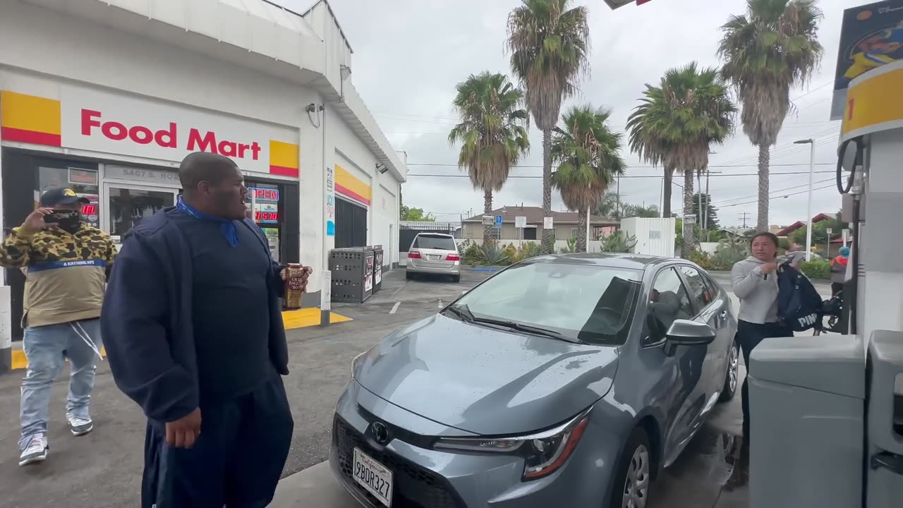 GIVING AWAY FREE GAS ON 55 st. (1080p)