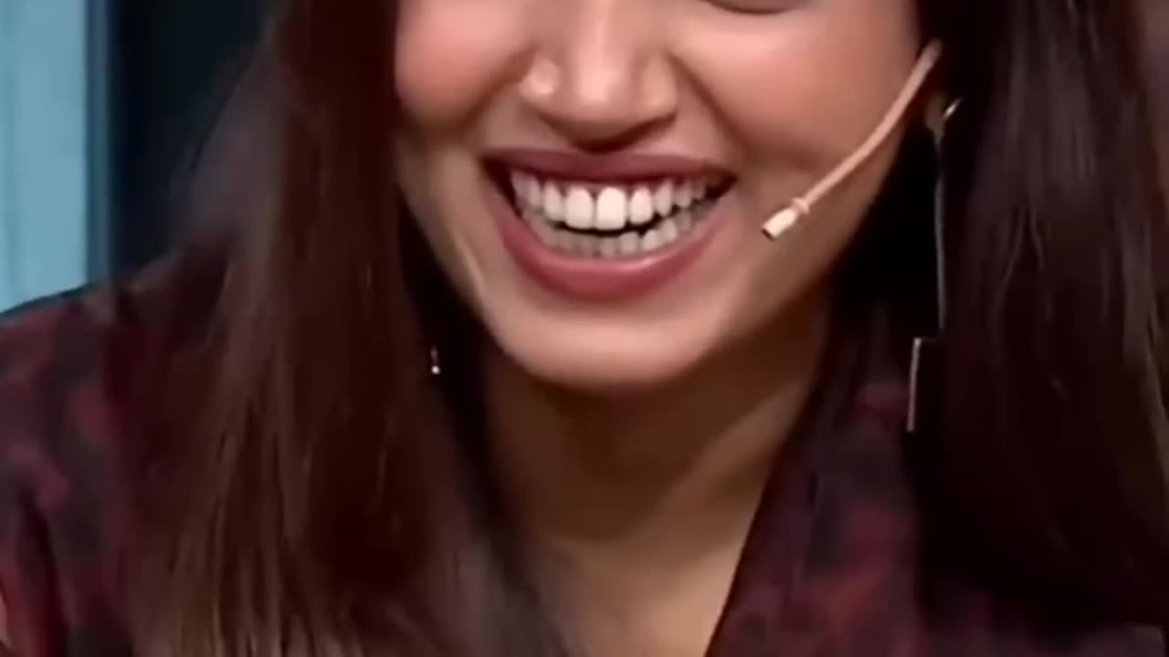 Indian Idol Judge Ko Aise Question Poocha Ki Hassi Rukhi Nahi 😂 | Desi Funny Interview 2025
