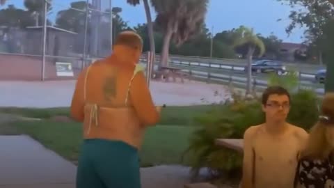 Hombre entra a un baño de niñas en partido infantil en Florida