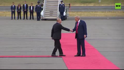 ⚡️ FIRST Trump–Putin handshake in over half a DECADE