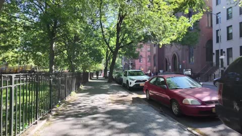 New York City LIVE Walking (chat on YouTube)