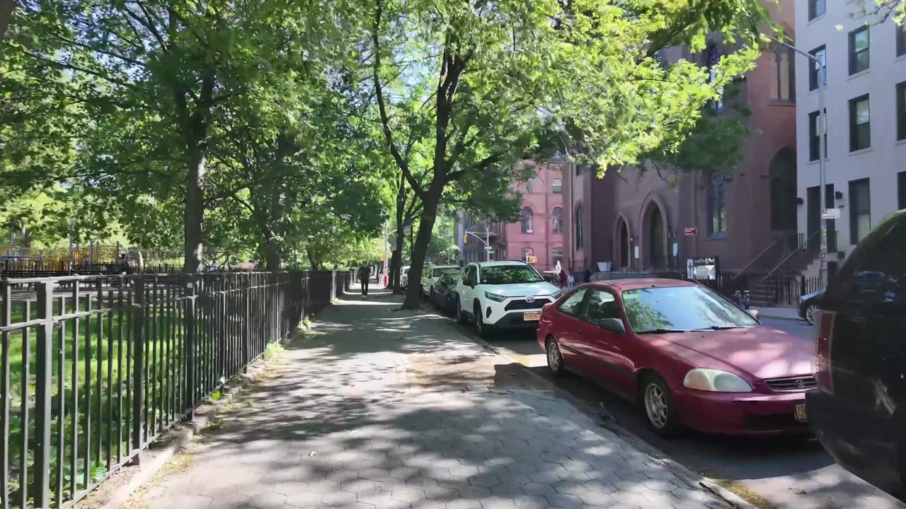 New York City LIVE Walking (chat on YouTube)