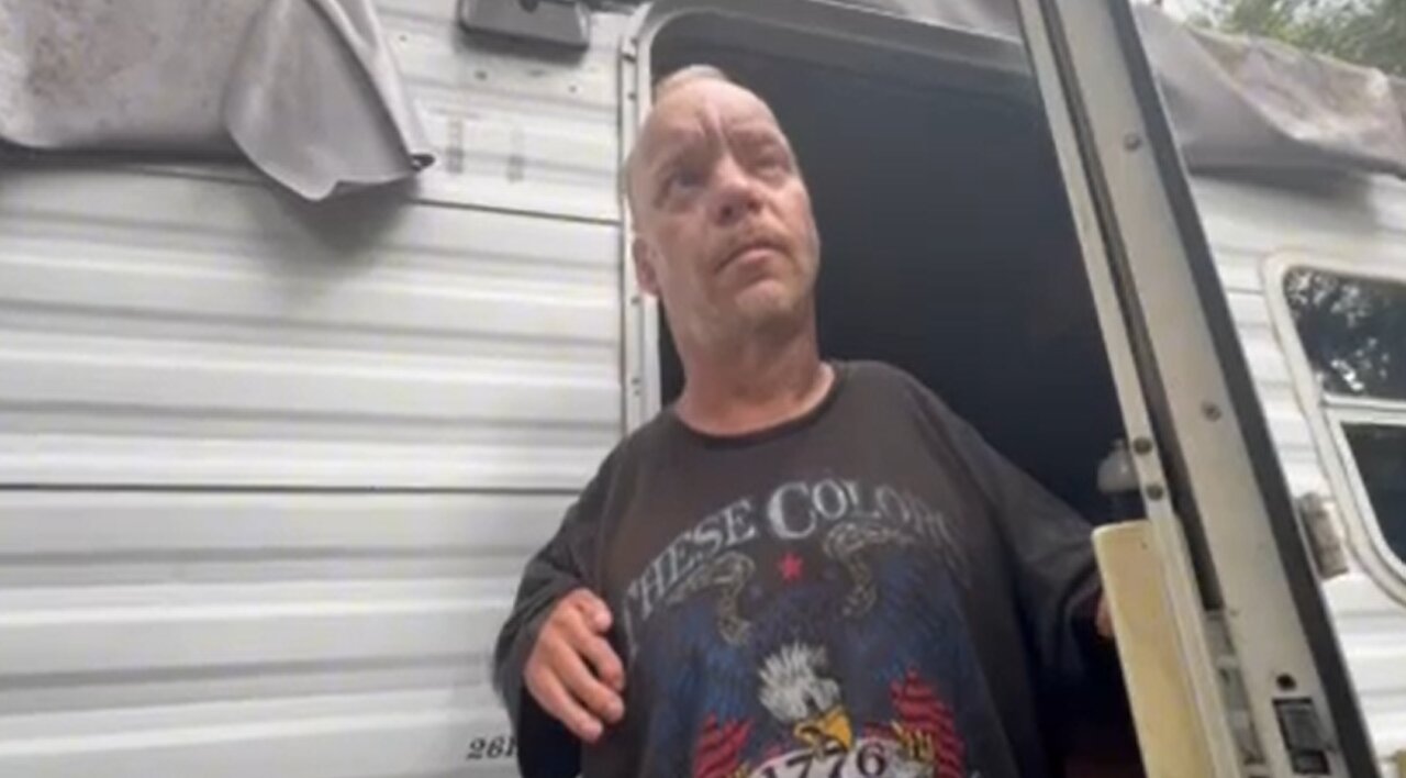 IP2 Stories - Young Cheeto & Coke Pretend To Be Bums Troll Security a Lil Bit