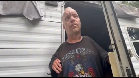 IP2 Stories - Young Cheeto & Coke Pretend To Be Bums Troll Security a Lil Bit