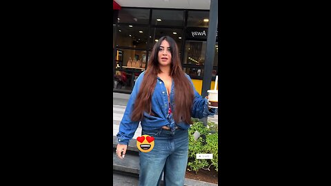 Bollywood Actress Arshi Khan was Spotted Locally Market Bandra Mumbai🔥🥰❤️