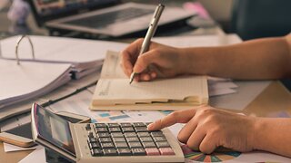 9 in 10 Americans see cost crisis as bills strain households