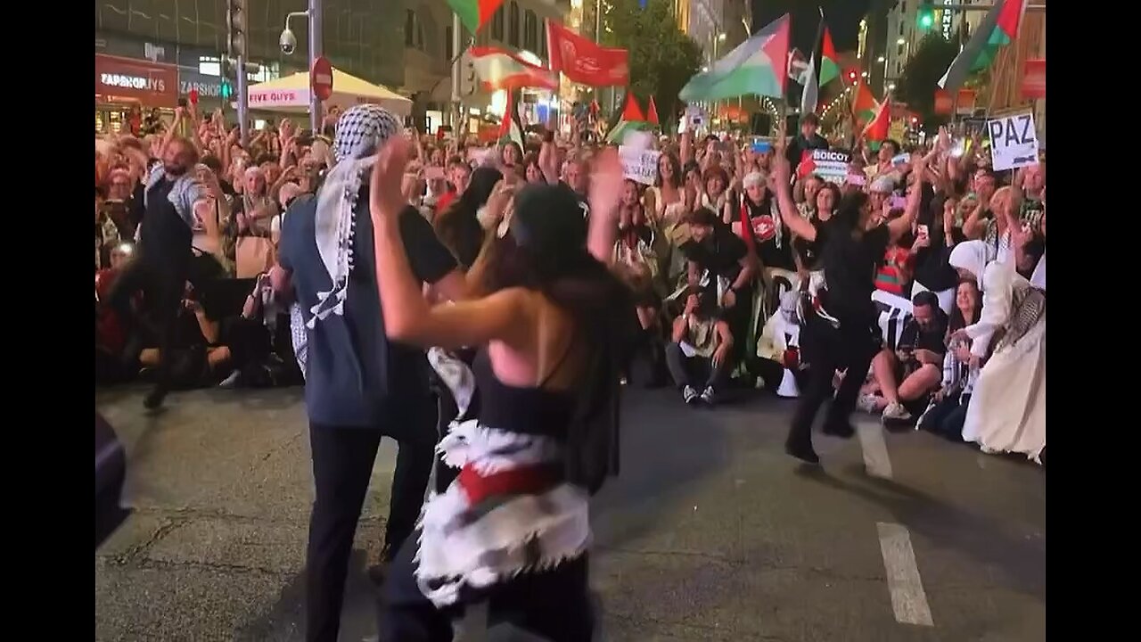 Dancing in Barcelona on 15 October 2025 strike