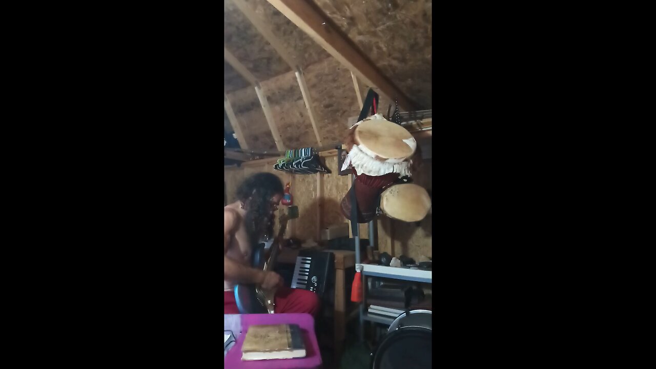 RIFFing around on my guitar. I really like this one. #CRA #HOVR #guitar #crippledriff