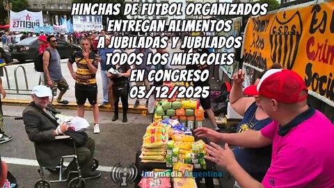 Hinchas de futbol entregan alimentos a jubiladas y jubilados los miércoles en Congreso 03/12/2025