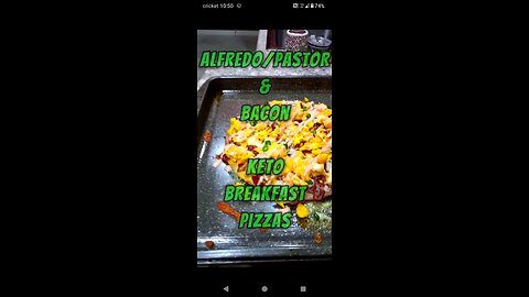 Alfredo Pastor & Bacon Keto Breakfast Pizzas