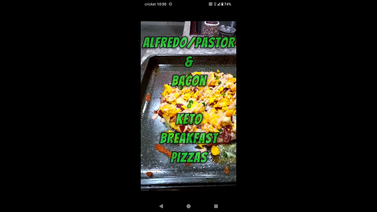 Alfredo Pastor & Bacon Keto Breakfast Pizzas