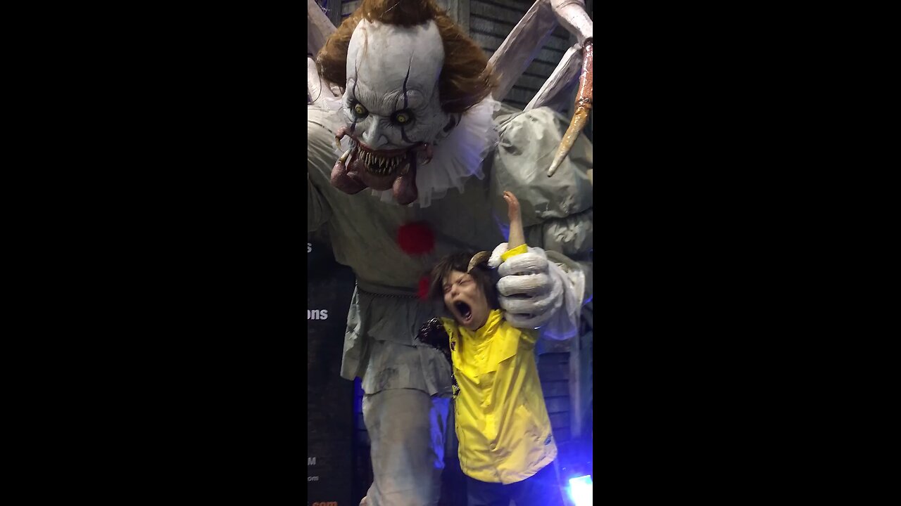Pennywise and Georgie | Halloween Transworld!