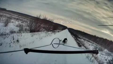 🇷🇺 Russian FPV Drone Avoids Civilians, Crashes