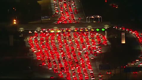 Dallas Fort Worth International Airport is swarming with travelers ahead of Thanksgiving 👀