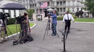 BREAKING: ‘Secret Service locked down front lawn of White House (Posted at 12:00pmET) After someone threw a phone over the fence [UPDATE: reopened after 30m )