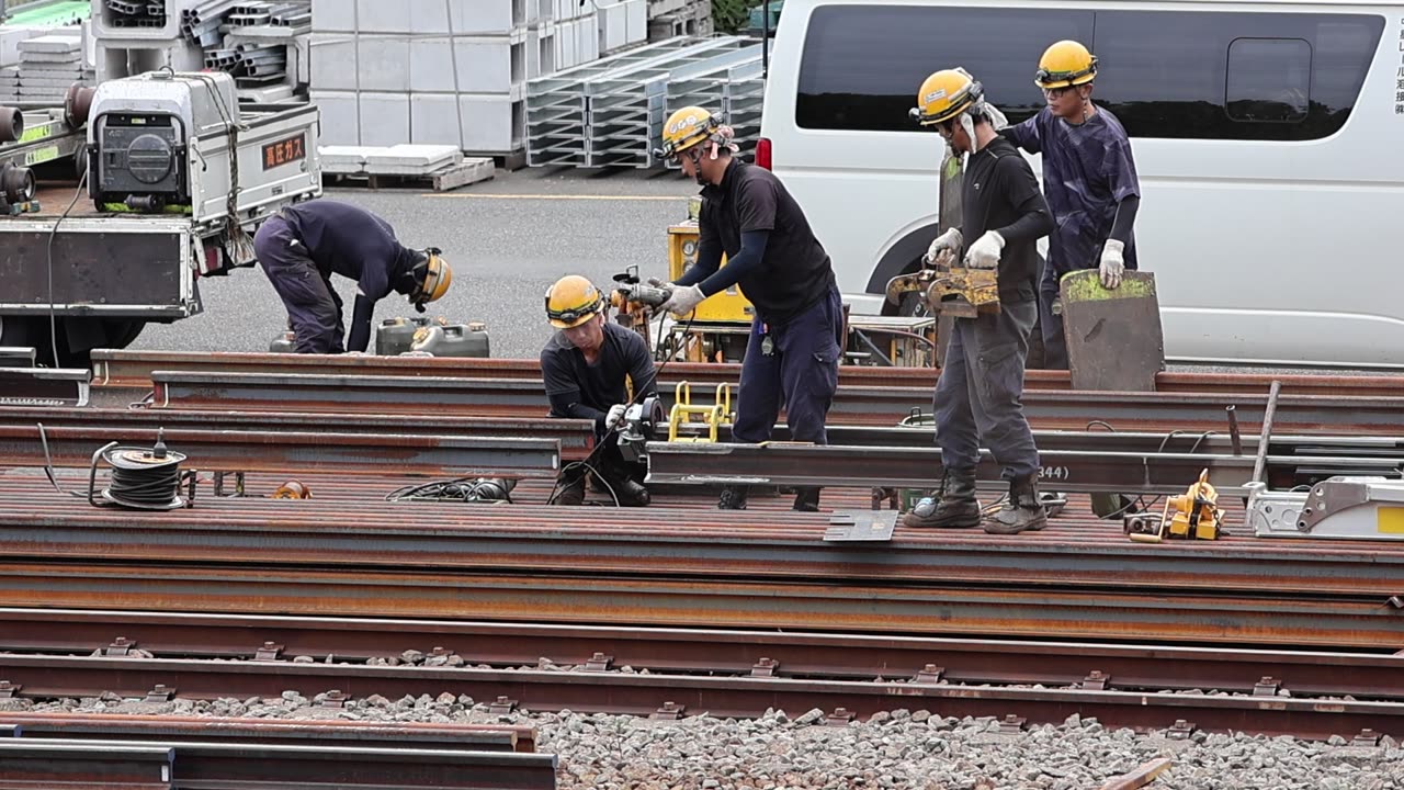 Another longer view of the track crew