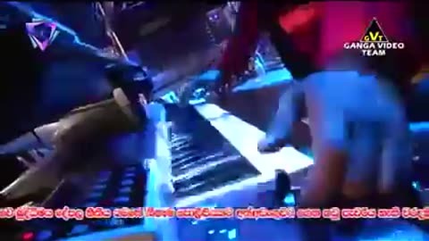 Adare mahaa sundarai kiya # ආදරේ මහා සුන්දරයි කියා පේලි පේලි ගෑනුලමයි මා දිහා බලා
