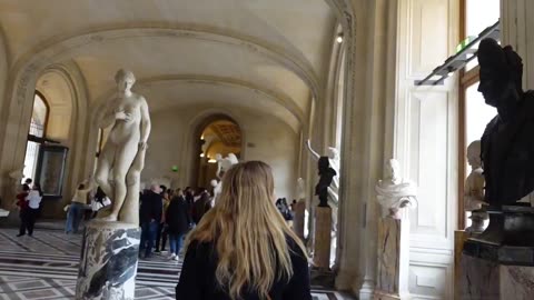 Girls’ Adventure in Paris 💕 | Louvre Tour, Aesthetic Café & Hidden Night Spot