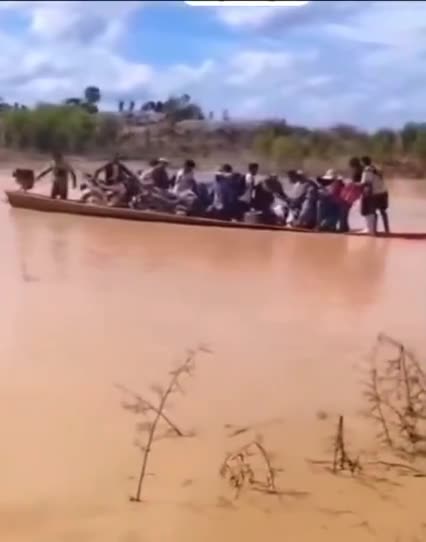 WE'VE ALL HEARD ABOUT THE TITANIC 🛳💩 BUT HOW ABOUT THE POOTANIC⁉️