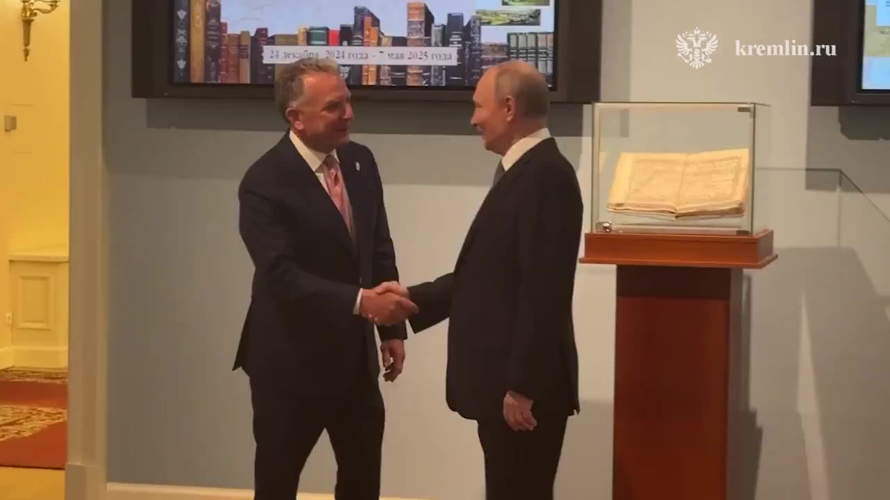 Trumpův vyjednavač při setkání s Putinem použil římský senátorský pozdrav Cézarovi!