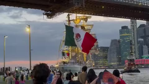 Brooklyn Bridge Hit By Mexican Navy Ship