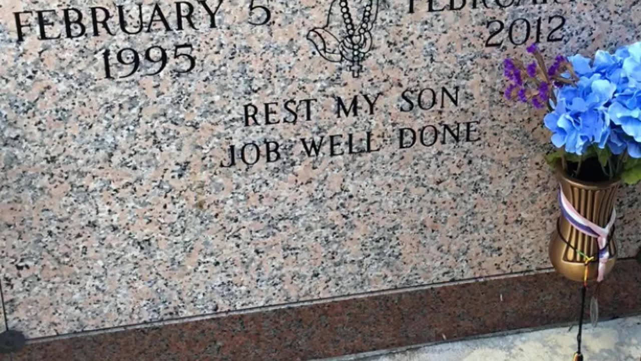 FAMOUS GRAVES - VOL. 592: TRAYVON MARTIN