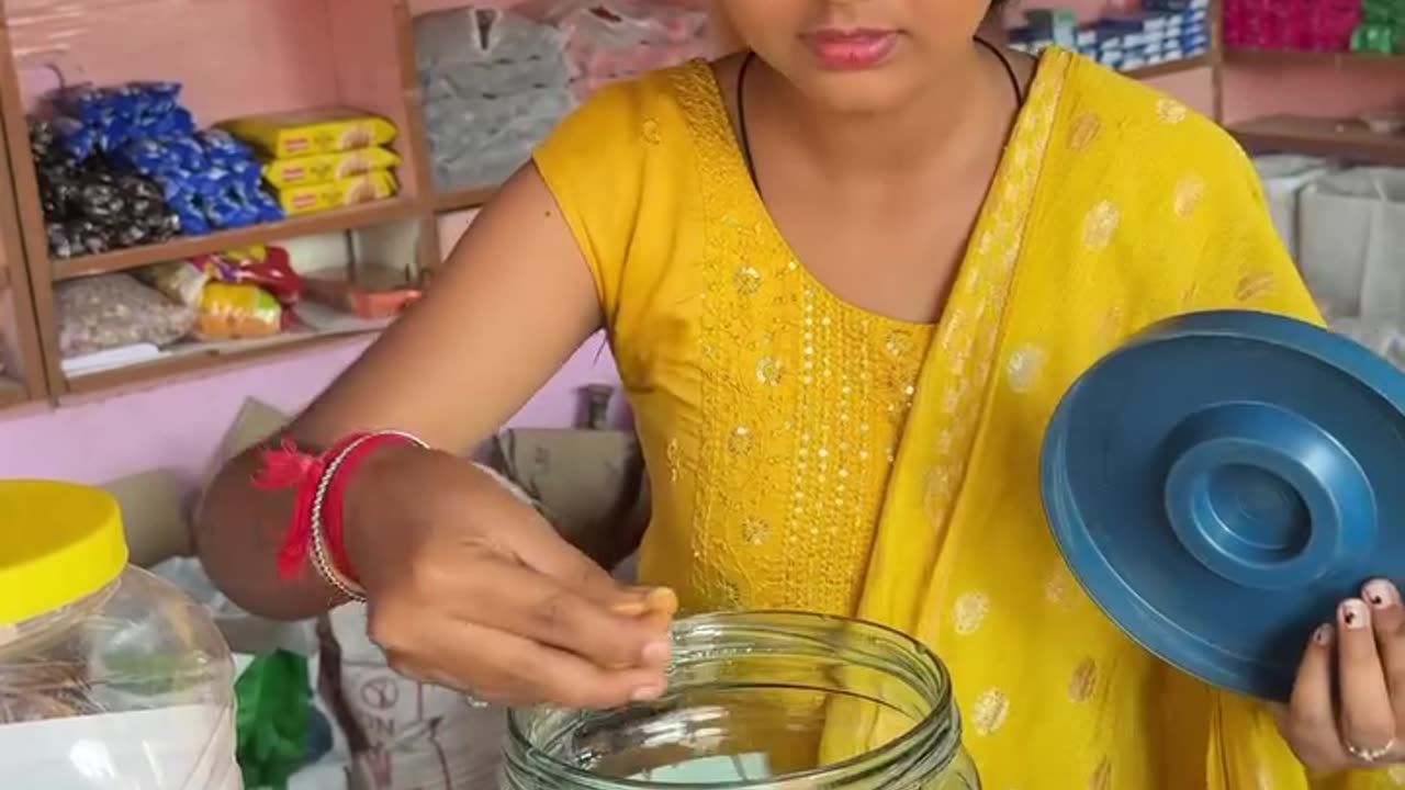Itna mahanga badam hai, are bap re