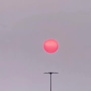 BREAKING: Massive red Orb stuns Florida skies Is This ‘Nibiru’ or the ‘Second Sun' 😲😲