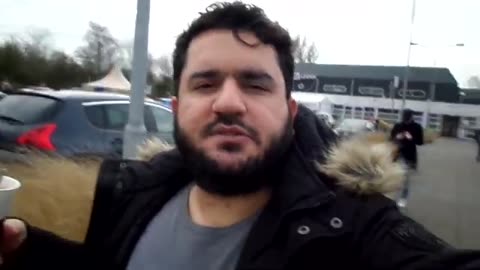 Shabir 87 haalt zijn gifprik booster🤣🤣🤣