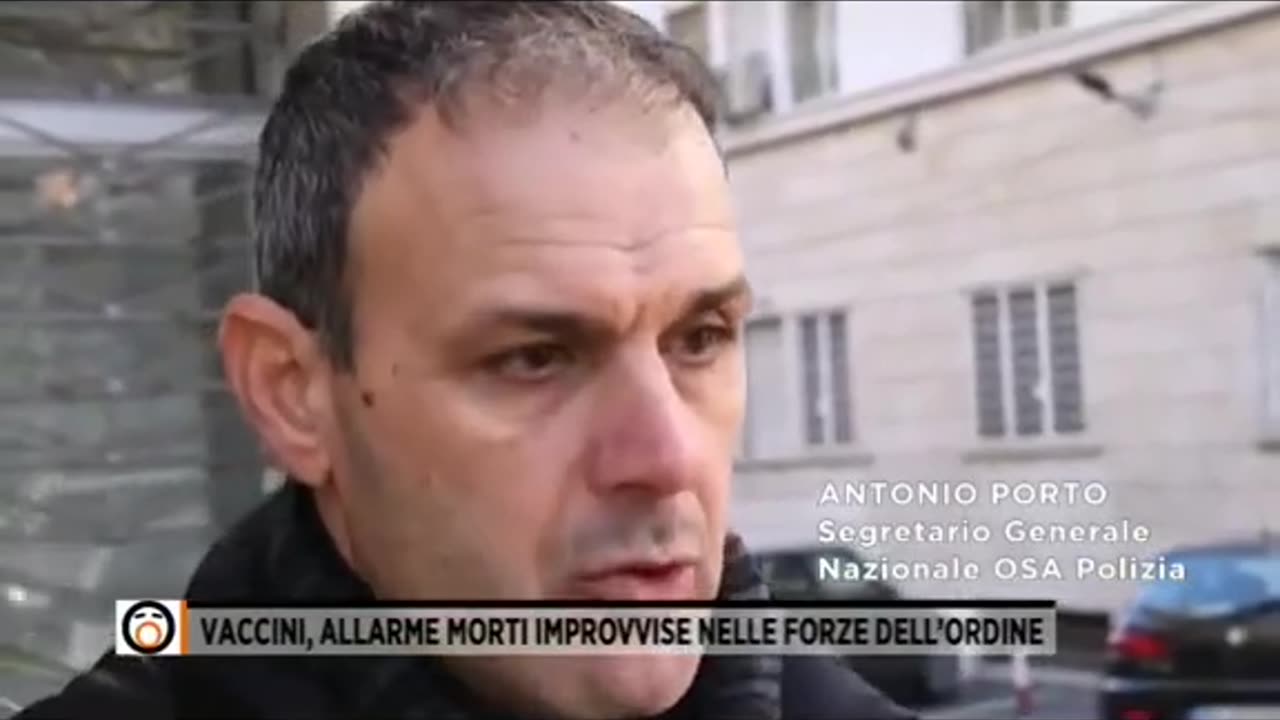 OLASZORSZÁG - Rendőrők is