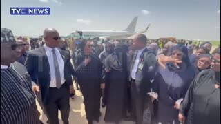 Aisha Buhari is Received at Yar'Adua Airport by First Lady Oluremi Tinubu