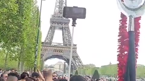 Paris is back in 1600s.