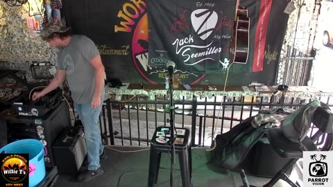 LIVE Music Everyday!