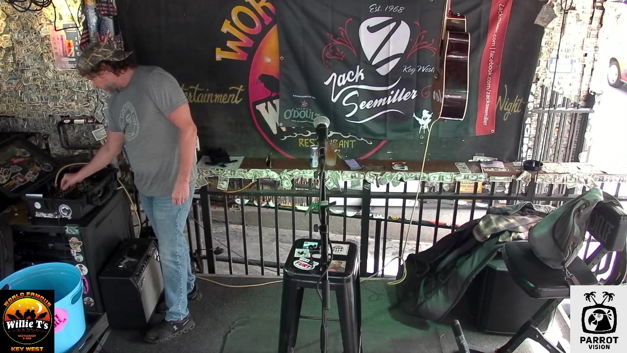 LIVE Music Everyday!