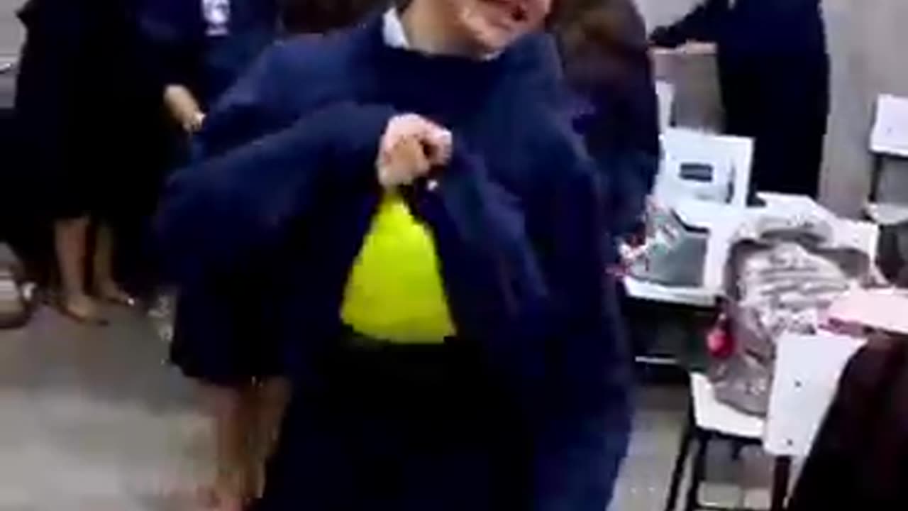 unbelievable the incredible balloon game in the CLASSROOM #shortsvideo